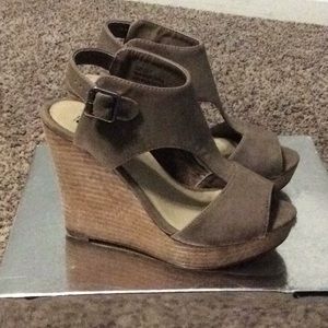 London Rag Taupe Wedges